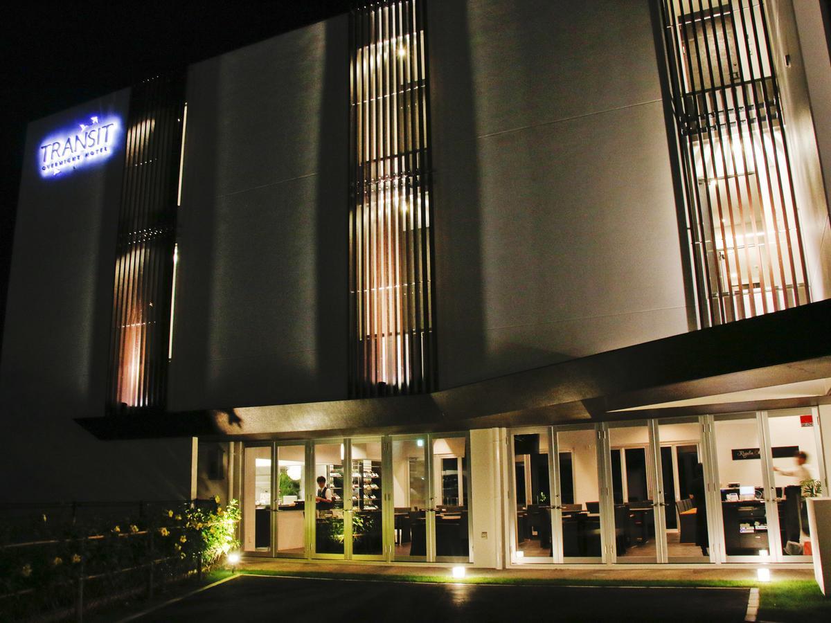 Transit Overnight Hotel Йомитан Экстерьер фото