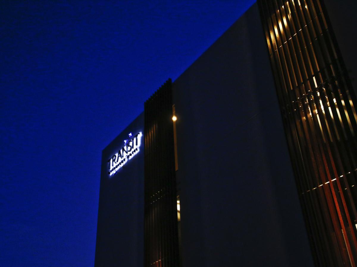 Transit Overnight Hotel Йомитан Экстерьер фото