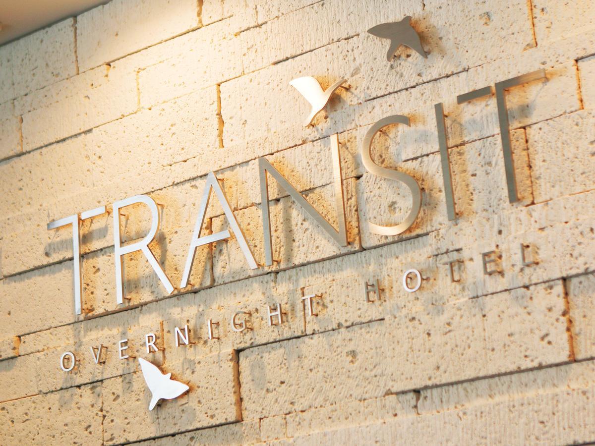 Transit Overnight Hotel Йомитан Экстерьер фото